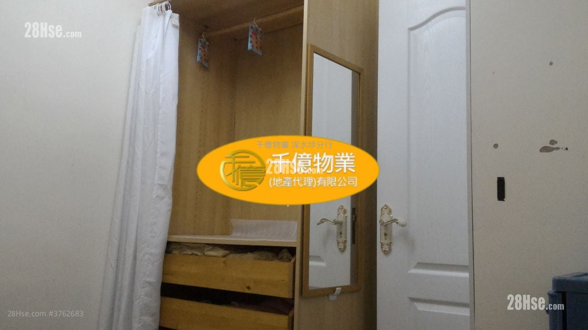 Golden Court Sell 2 Bedrooms , 1 Bathroom 329 ft²