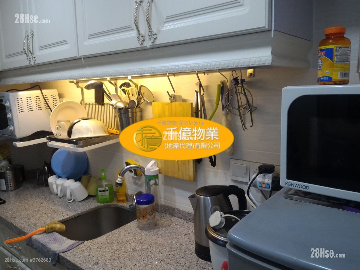 Golden Court Sell 2 Bedrooms , 1 Bathroom 329 ft²