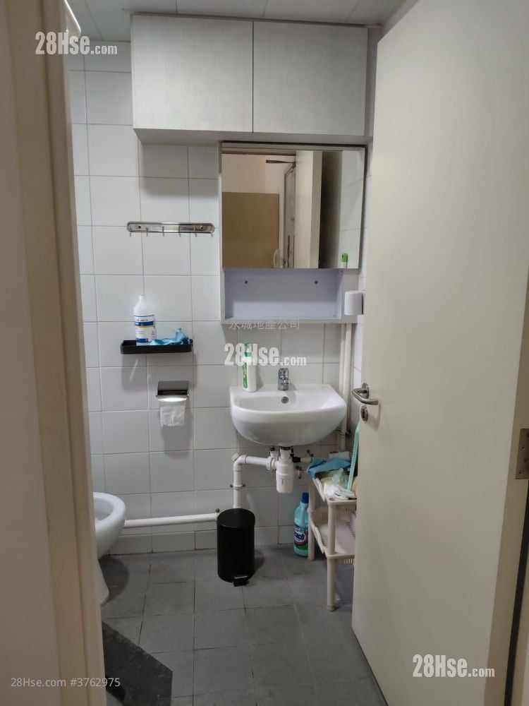 Lai Tsui Court Sell 1 Bathroom 287 ft²