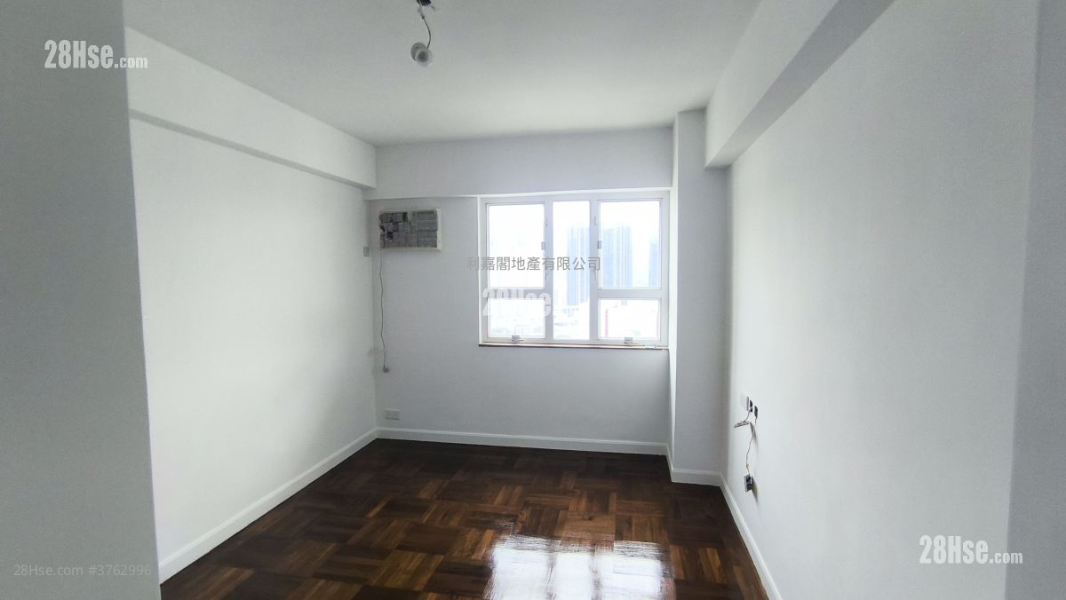 世界花園 售盤 4 房 , 2 浴室 1,800 平方呎