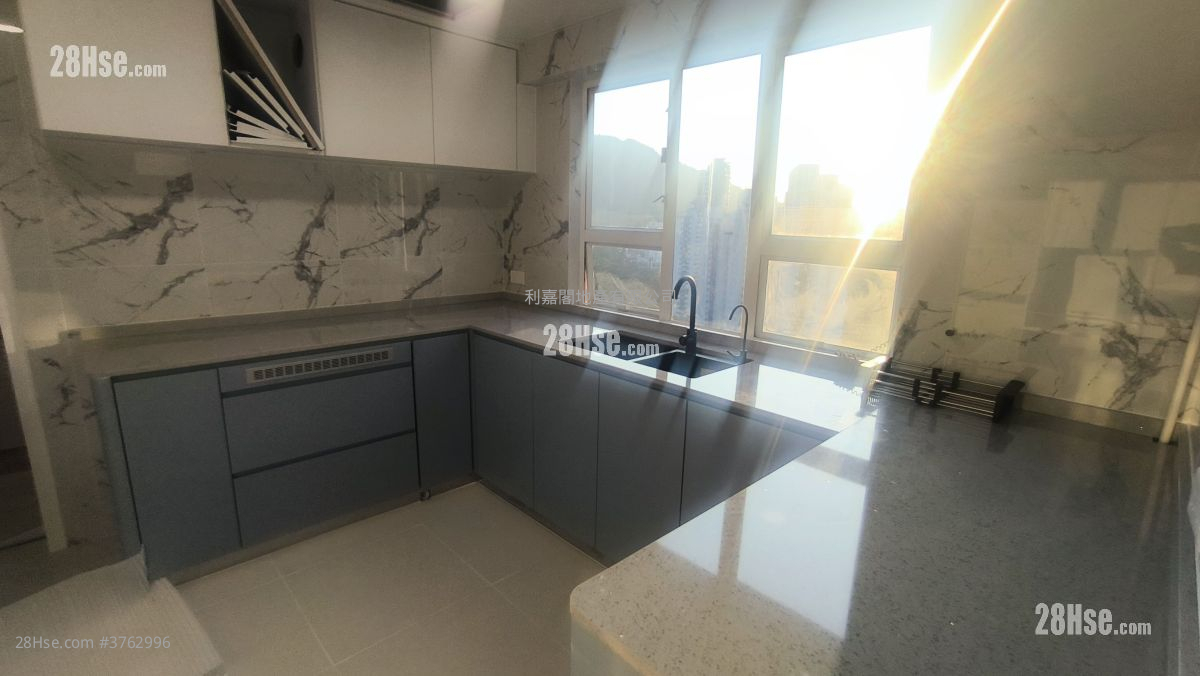 世界花園 售盤 4 房 , 2 浴室 1,800 平方呎