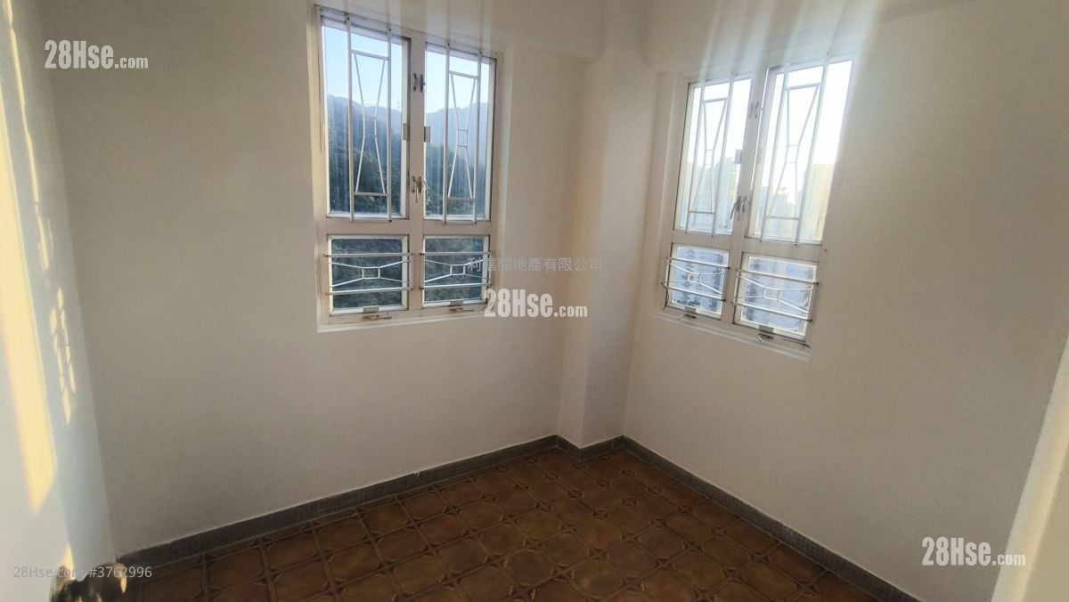 世界花園 售盤 4 房 , 2 浴室 1,800 平方呎