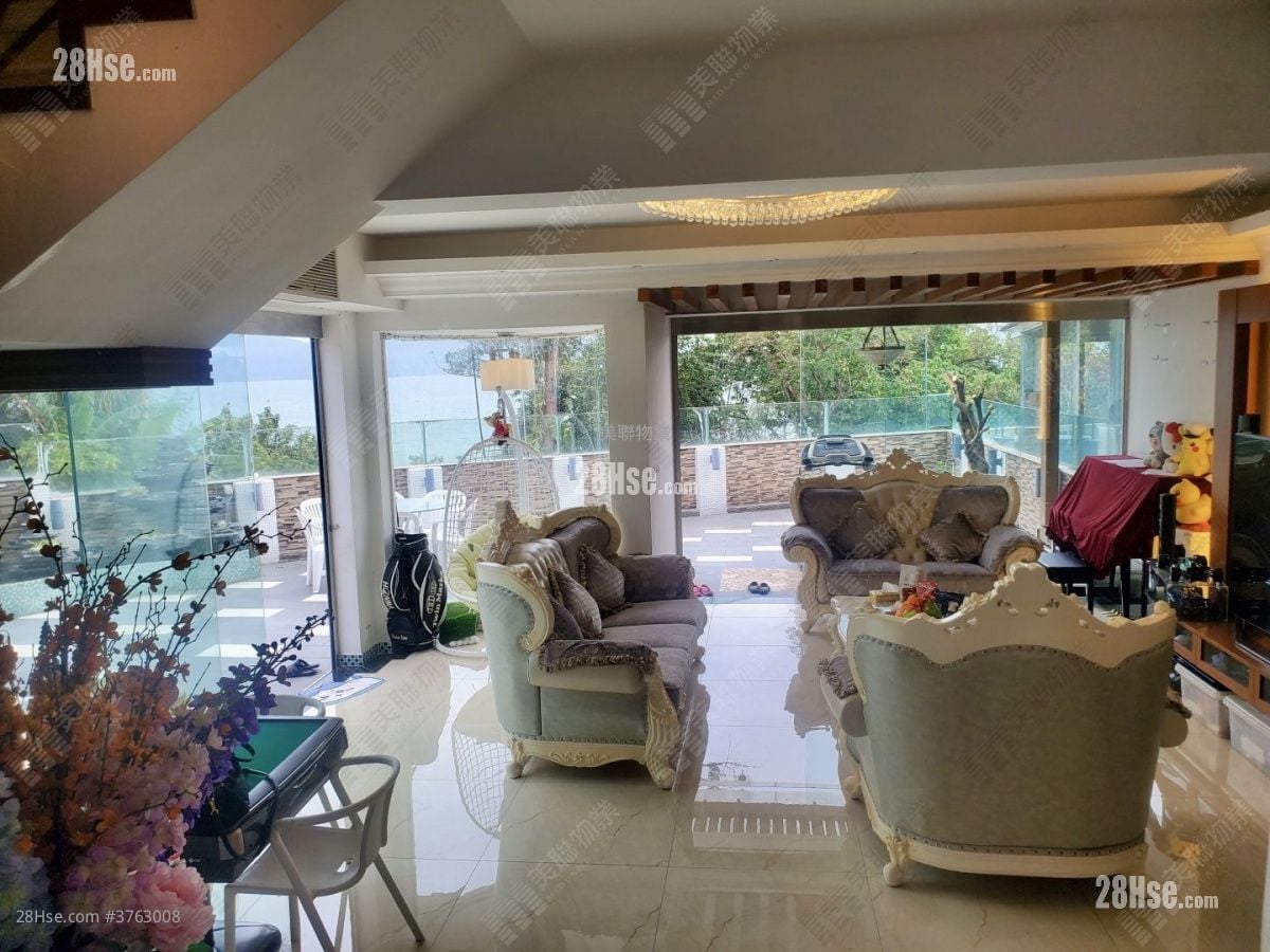 The Castle Bay Sell 4 Bedrooms , 3 Bathrooms 1,371 ft²