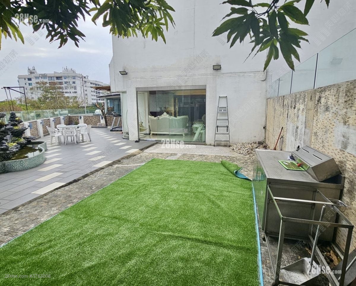 The Castle Bay Sell 4 Bedrooms , 3 Bathrooms 1,371 ft²