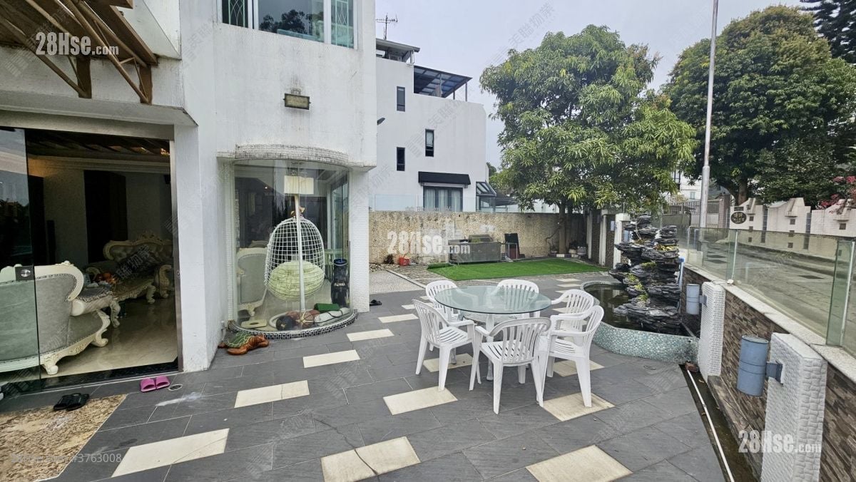 The Castle Bay Sell 4 Bedrooms , 3 Bathrooms 1,371 ft²