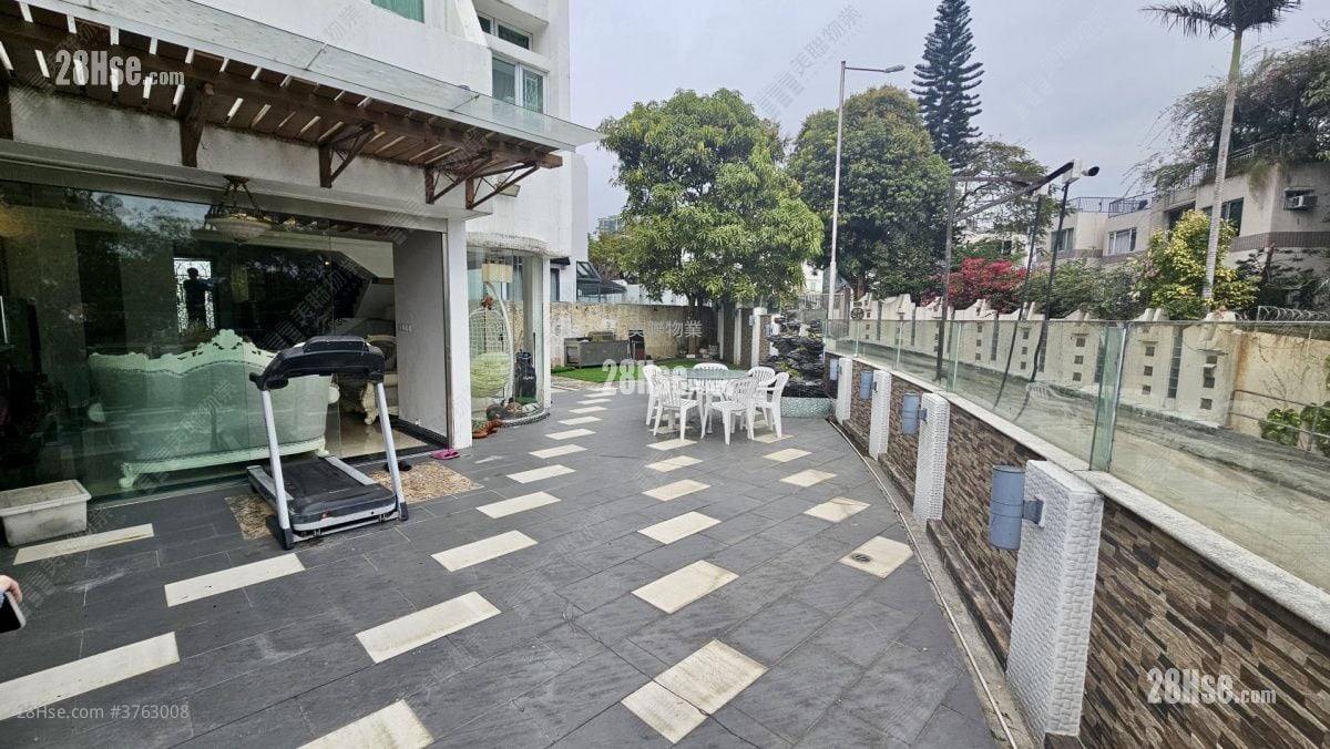 The Castle Bay Sell 4 Bedrooms , 3 Bathrooms 1,371 ft²