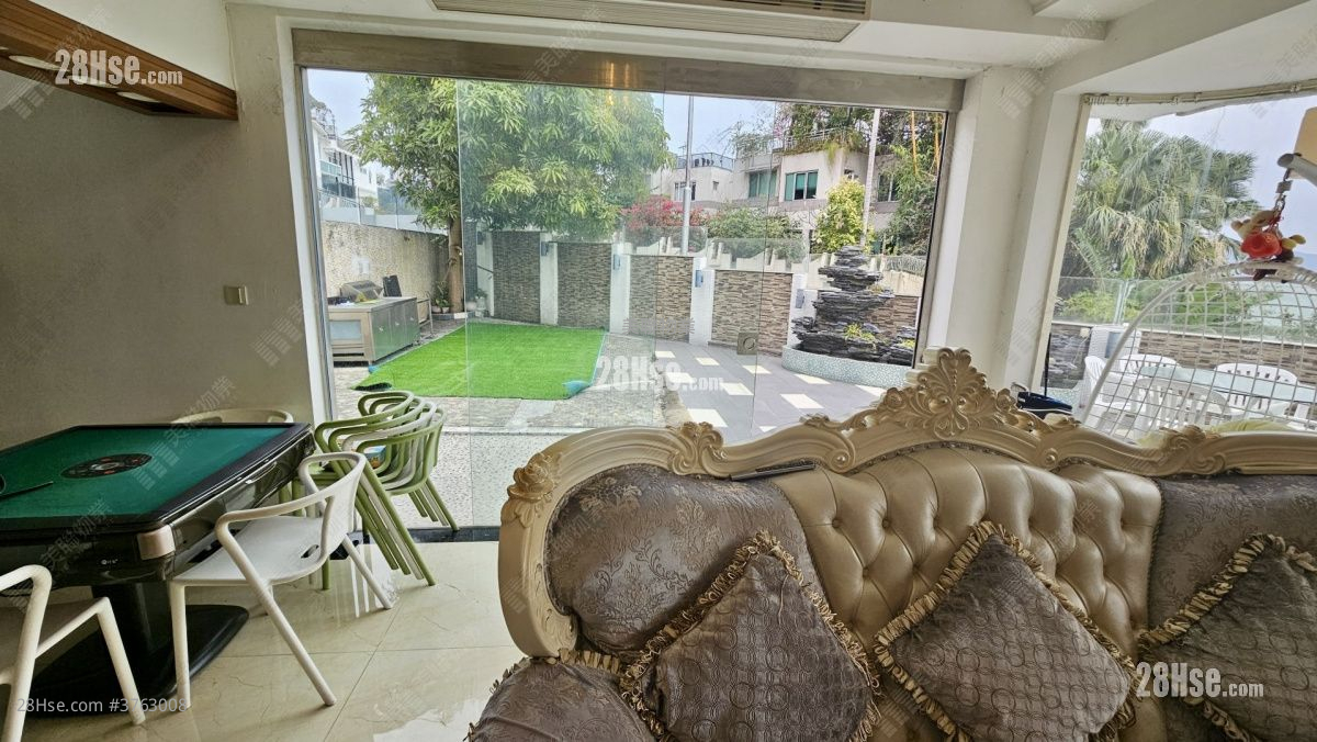 The Castle Bay Sell 4 Bedrooms , 3 Bathrooms 1,371 ft²