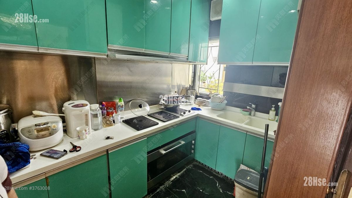 The Castle Bay Sell 4 Bedrooms , 3 Bathrooms 1,371 ft²