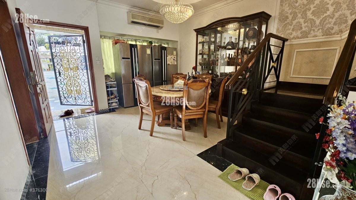 The Castle Bay Sell 4 Bedrooms , 3 Bathrooms 1,371 ft²