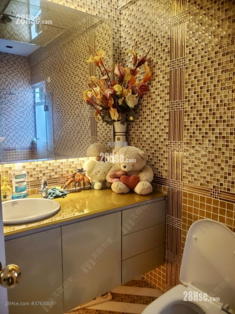 The Castle Bay Sell 4 Bedrooms , 3 Bathrooms 1,371 ft²