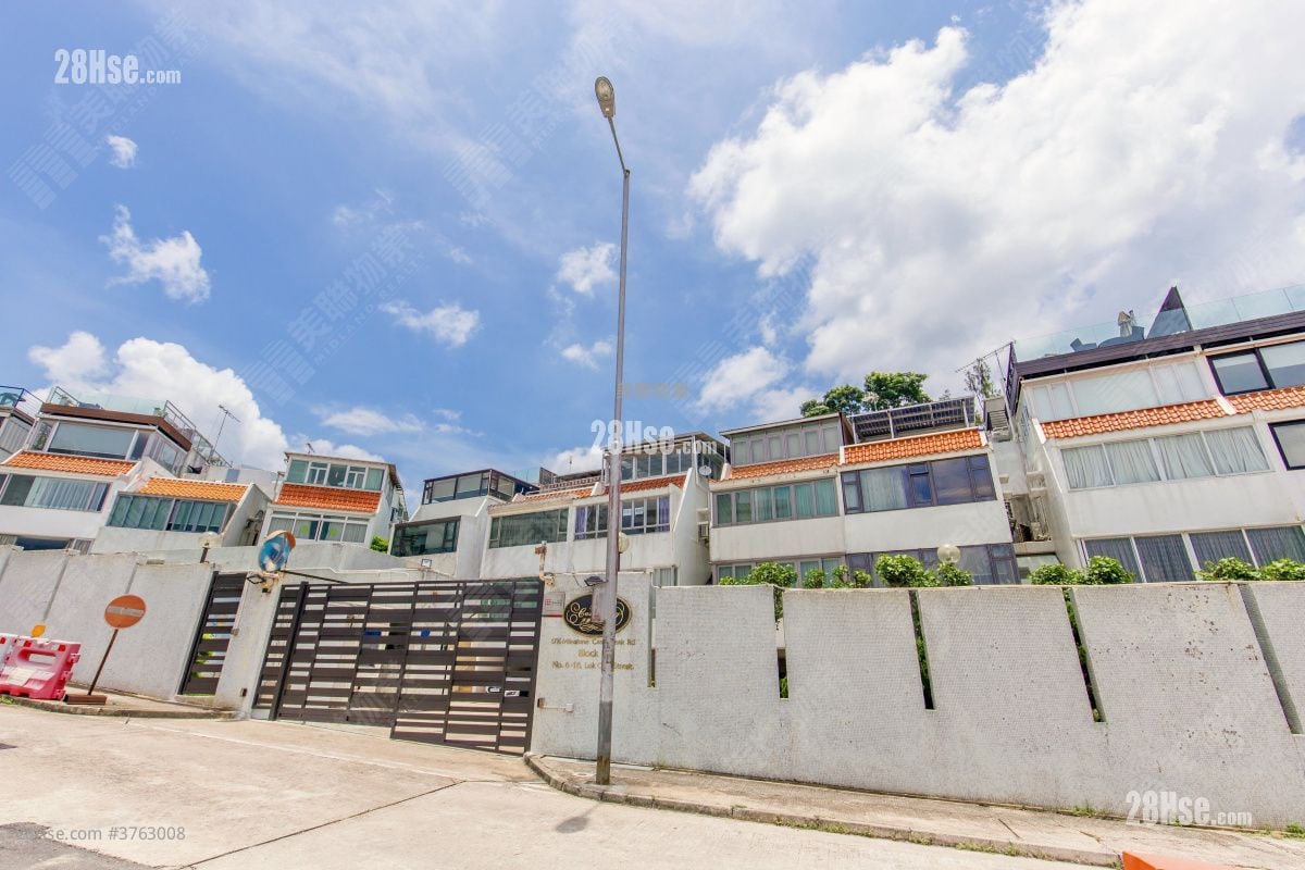 The Castle Bay Sell 4 Bedrooms , 3 Bathrooms 1,371 ft²