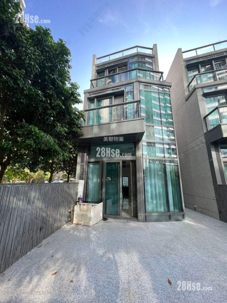 Le Pont Sell 5+ Bedrooms , 5+ Bathrooms 2,707 ft²