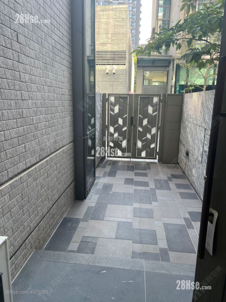 Le Pont Sell 5+ Bedrooms , 5+ Bathrooms 2,707 ft²