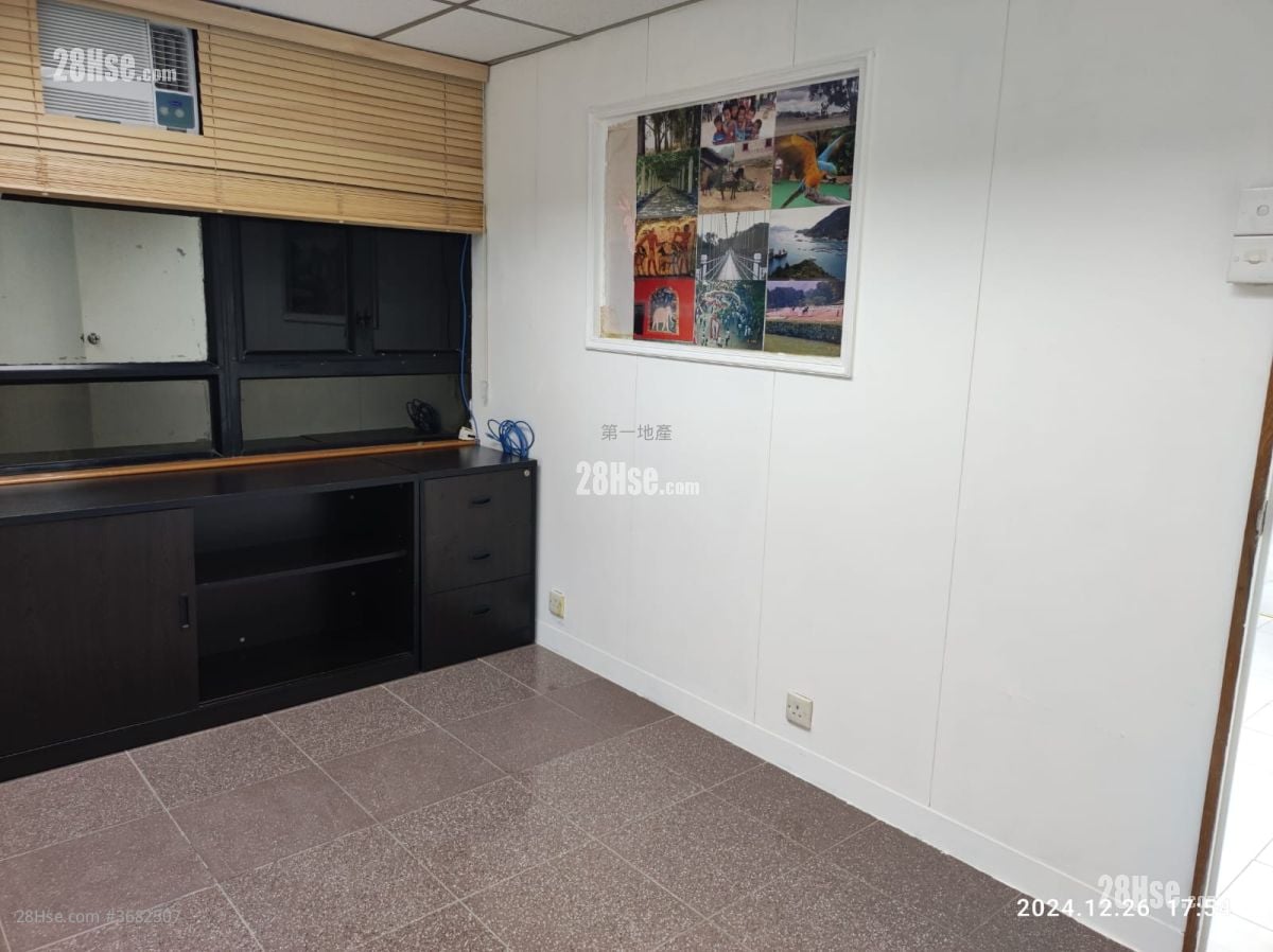 银辉中心 售盘 300 平方尺