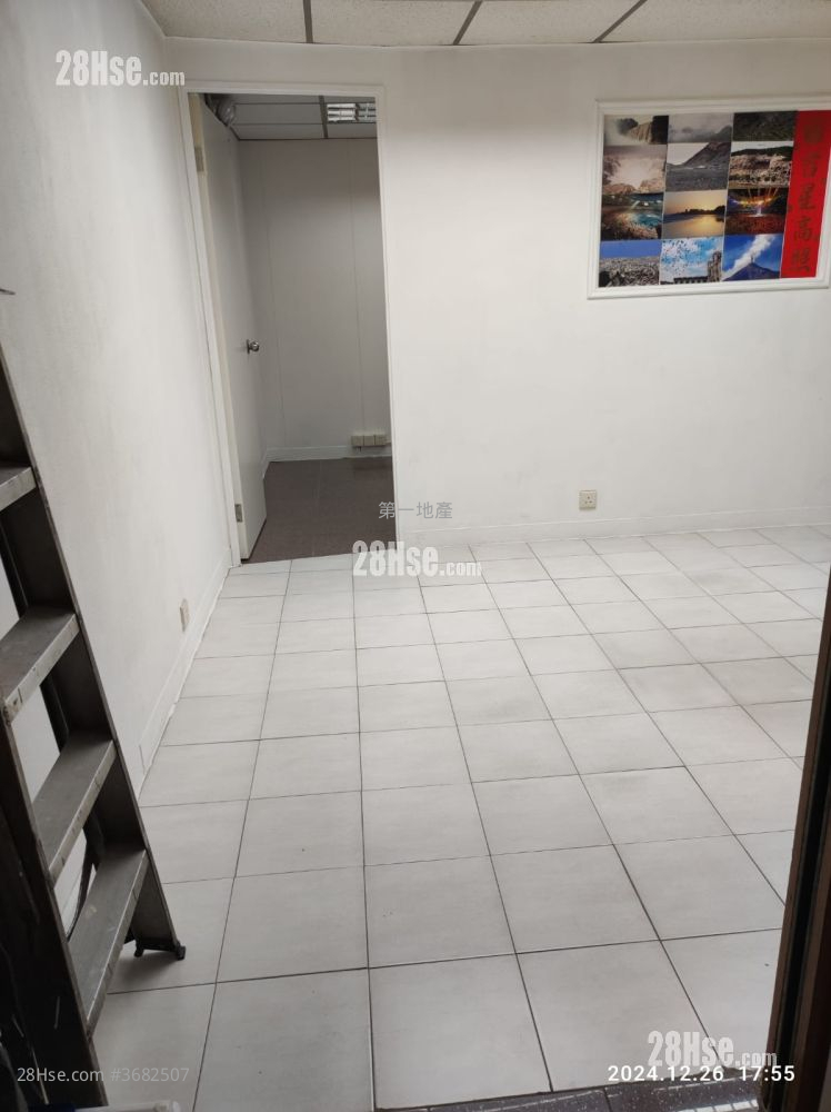 银辉中心 售盘 300 平方尺