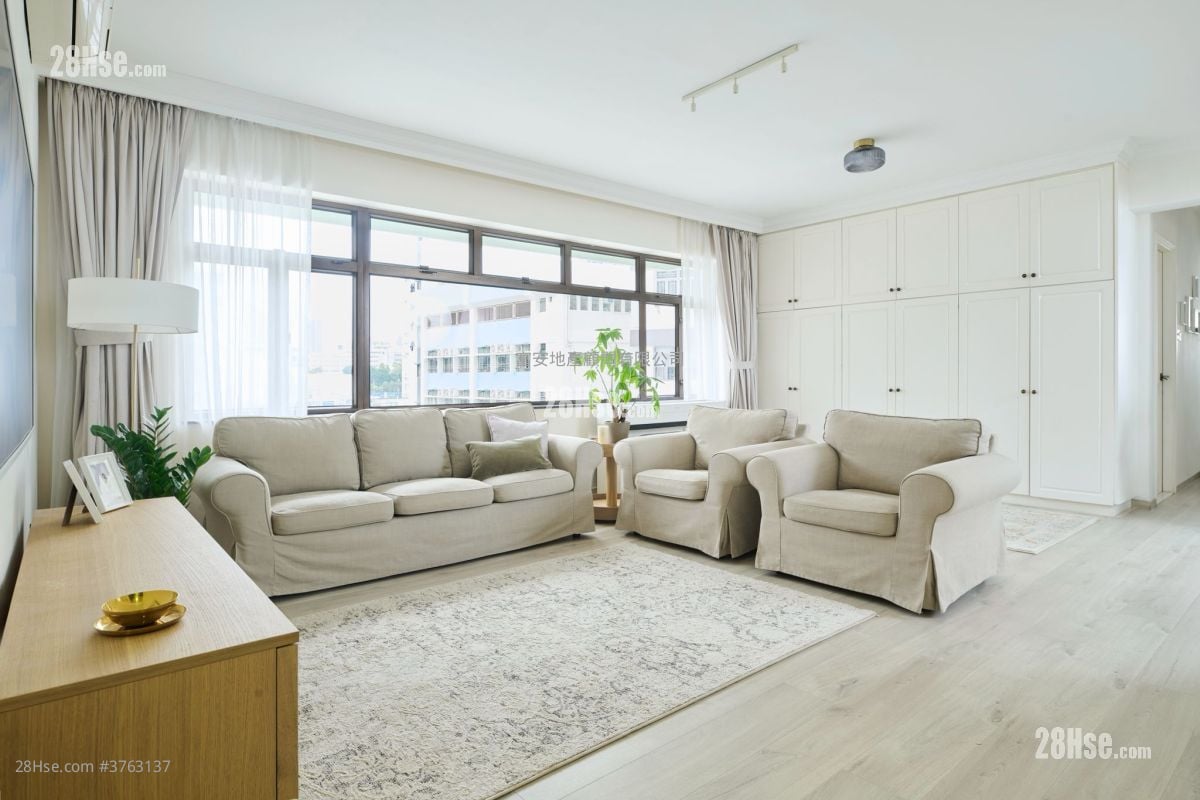 Mount Trio Court Sell 4 Bedrooms , 2 Bathrooms 1,173 ft²