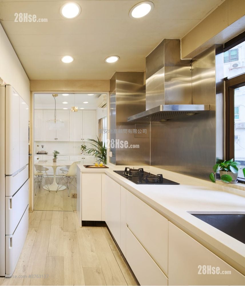 Mount Trio Court Sell 4 Bedrooms , 2 Bathrooms 1,173 ft²