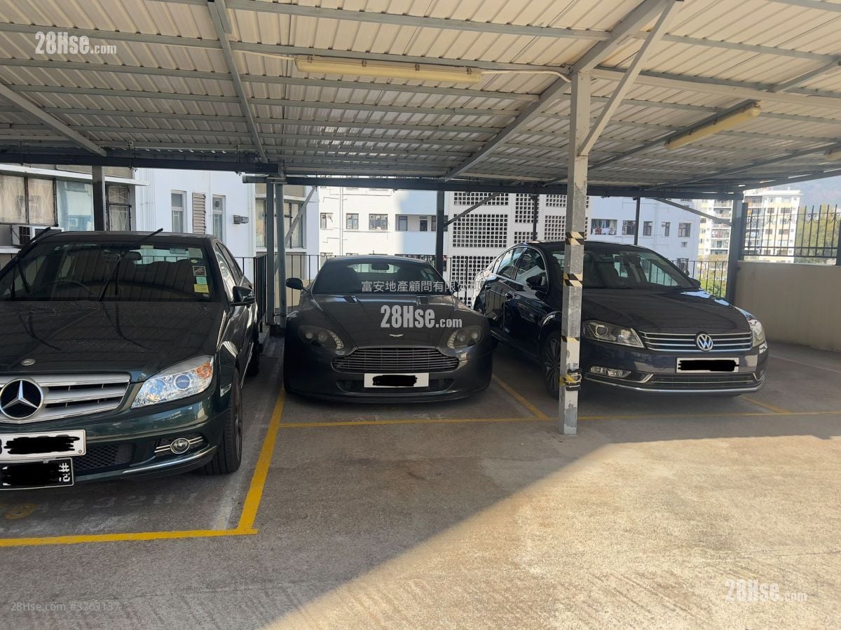 Mount Trio Court Sell 4 Bedrooms , 2 Bathrooms 1,173 ft²