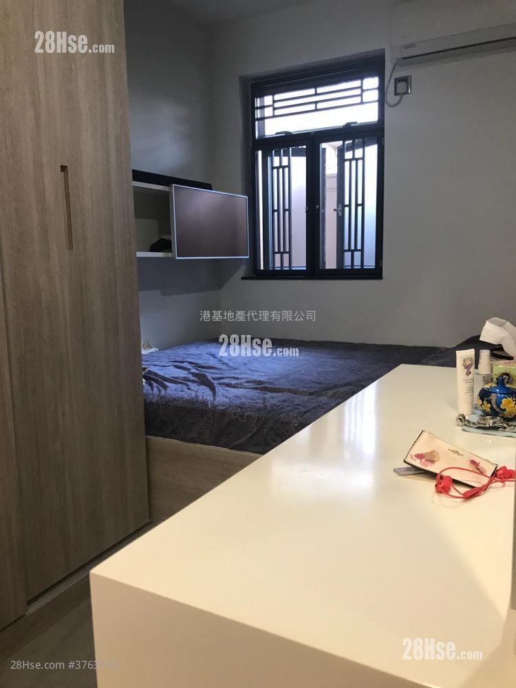 Chan Uk Village Sell 3 Bedrooms , 2 Bathrooms 630 ft²