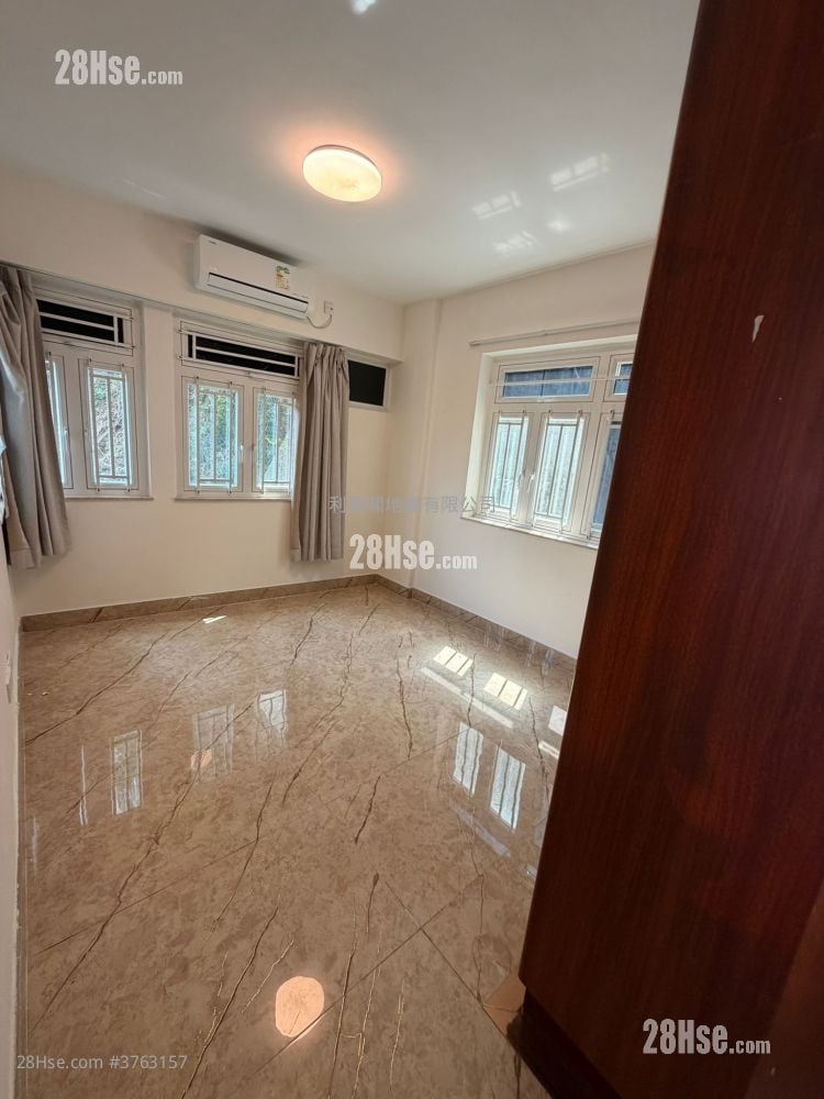 Coral Court Sell 3 Bedrooms 1,173 ft²