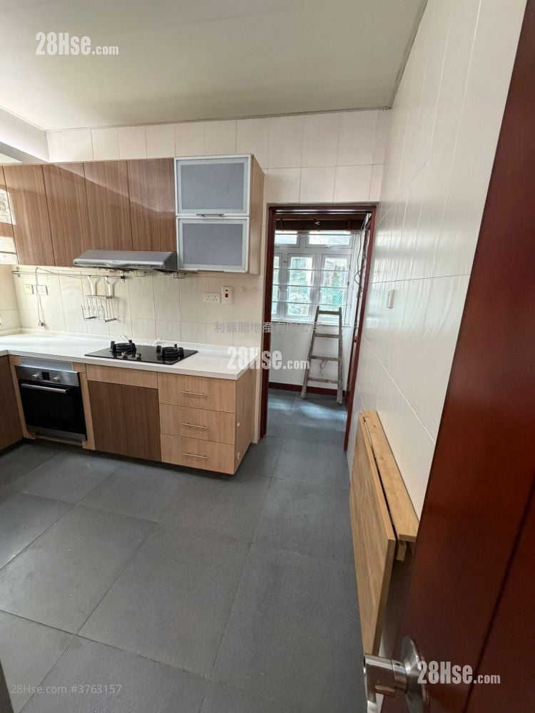 Coral Court Sell 3 Bedrooms 1,173 ft²