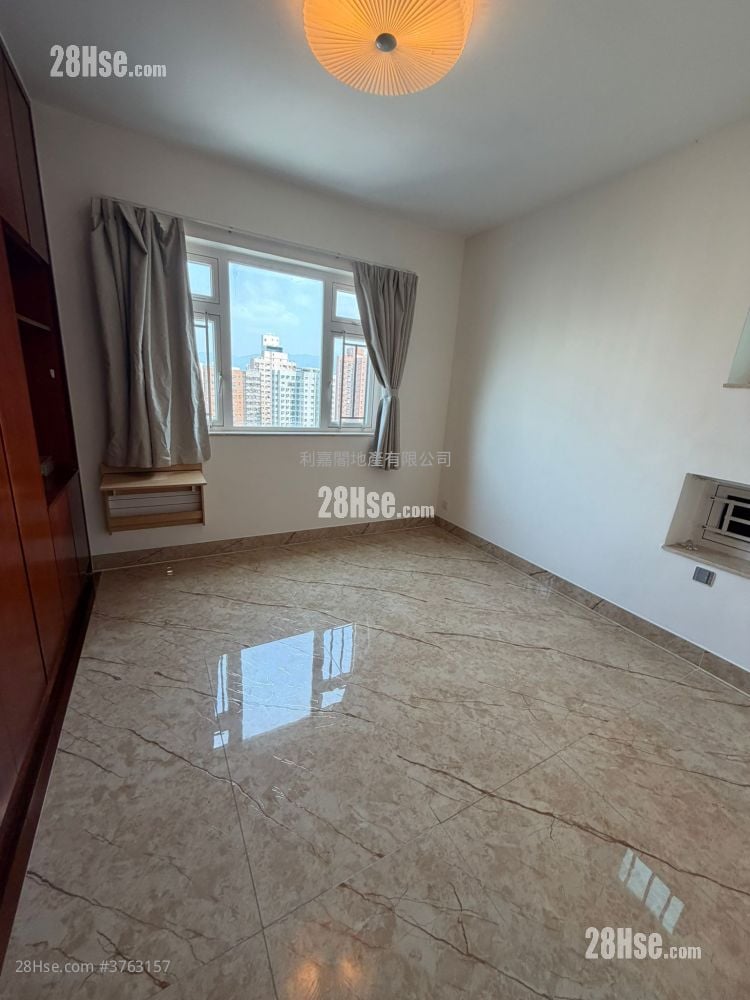 Coral Court Sell 3 Bedrooms 1,173 ft²