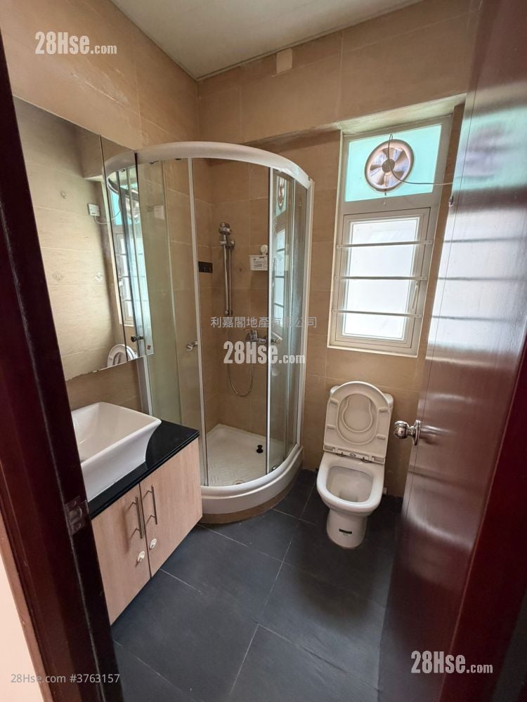 Coral Court Sell 3 Bedrooms 1,173 ft²