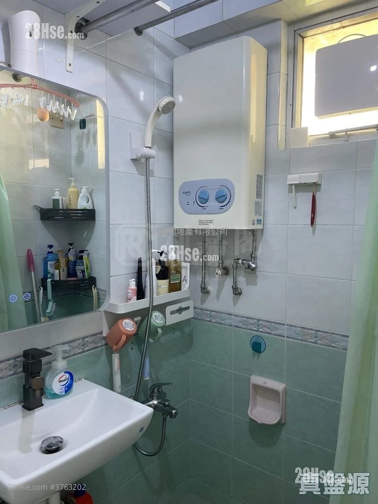 Yue Tin Court Sell 3 Bedrooms , 1 Bathroom 568 ft²