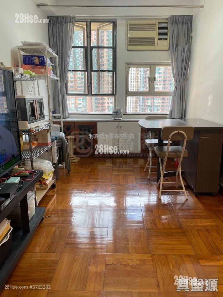 Yue Tin Court Sell 3 Bedrooms , 1 Bathroom 568 ft²