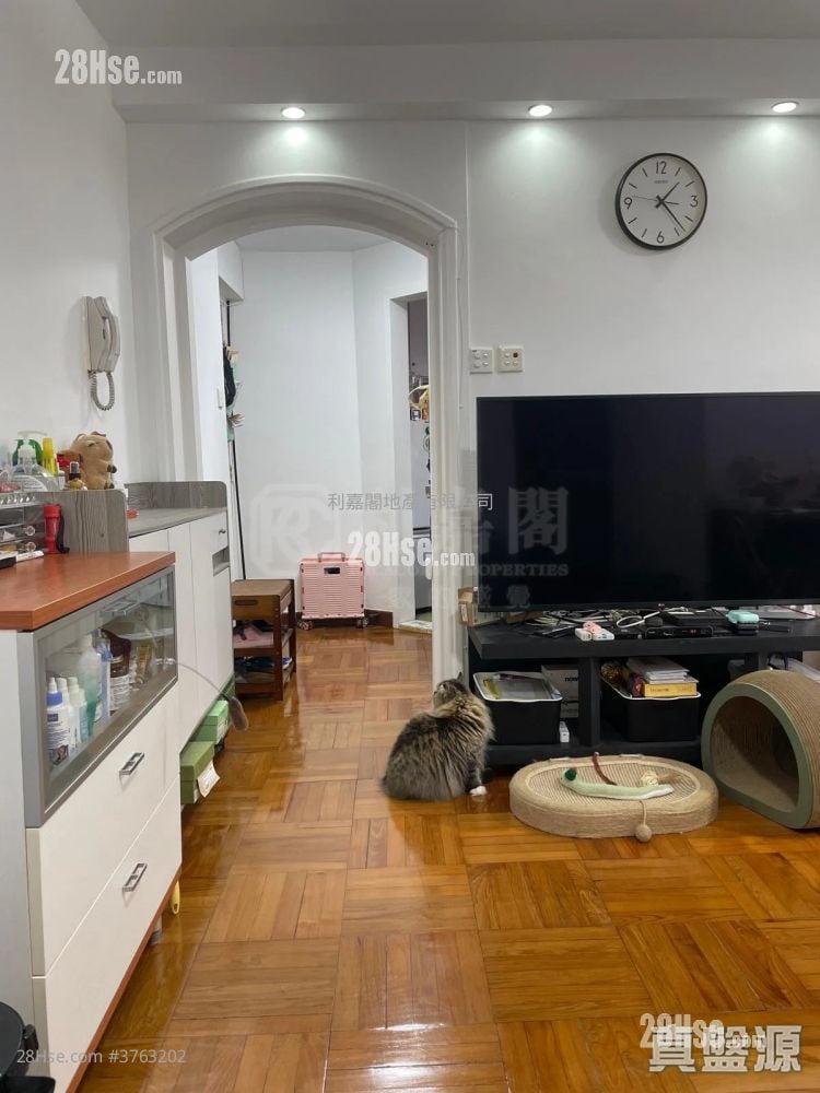 Yue Tin Court Sell 3 Bedrooms , 1 Bathroom 568 ft²