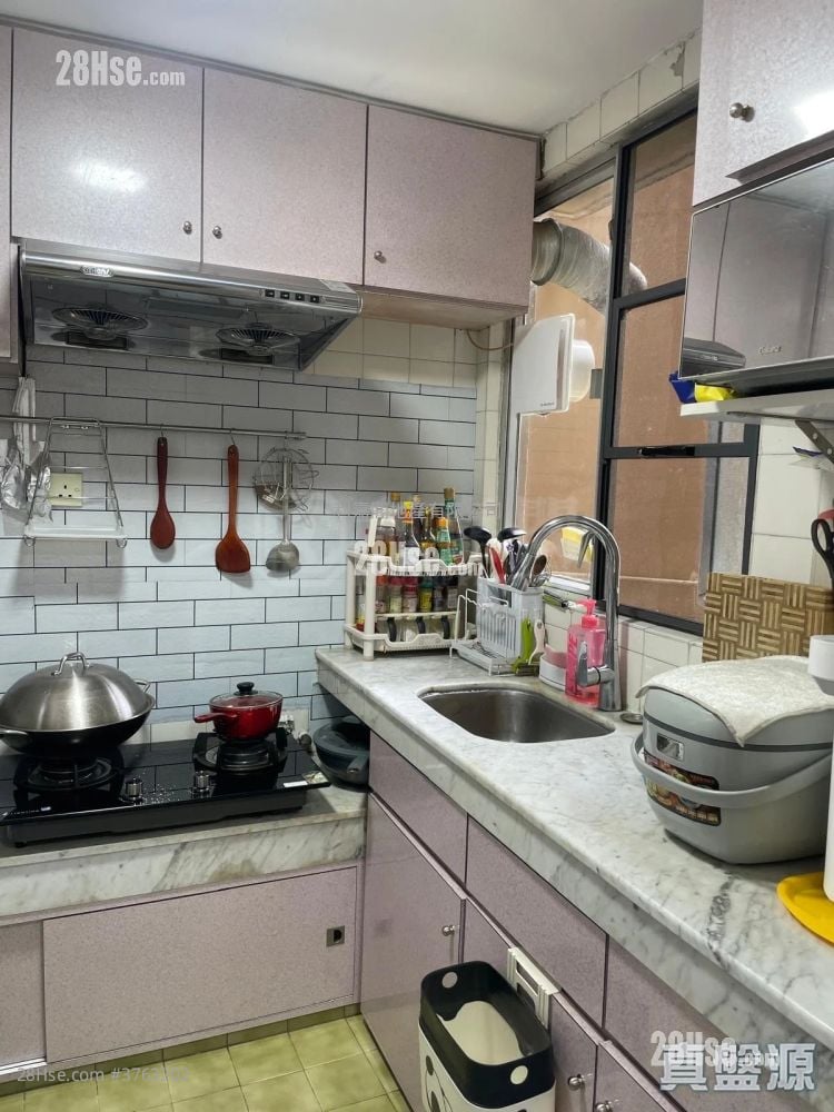 Yue Tin Court Sell 3 Bedrooms , 1 Bathroom 568 ft²