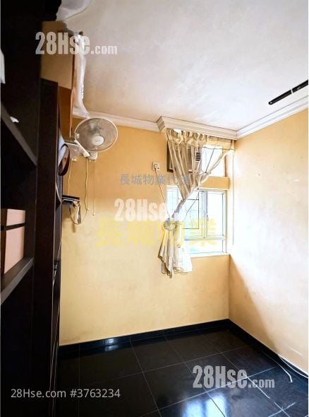 Yee Nga Court Sell 3 Bedrooms , 1 Bathroom 554 ft²