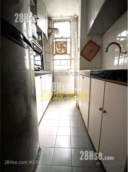 Yee Nga Court Sell 3 Bedrooms , 1 Bathroom 554 ft²