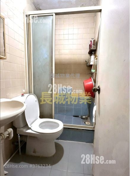 Yee Nga Court Sell 3 Bedrooms , 1 Bathroom 554 ft²