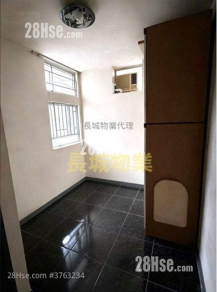 Yee Nga Court Sell 3 Bedrooms , 1 Bathroom 554 ft²