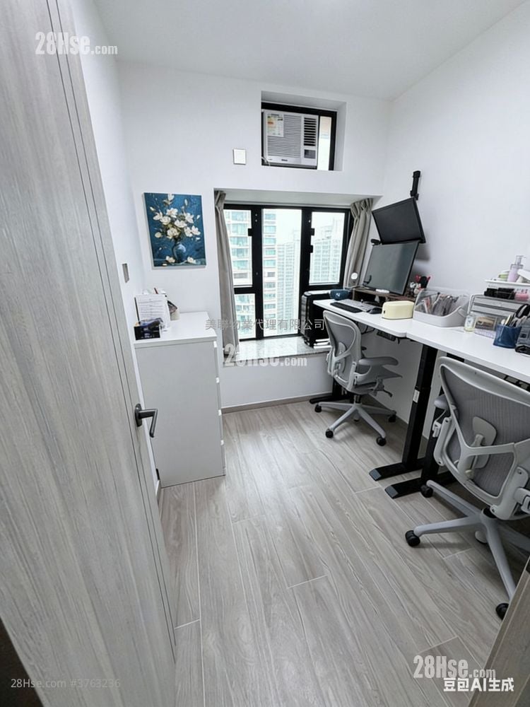 Nan Fung Plaza Sell 3 Bedrooms 608 ft²