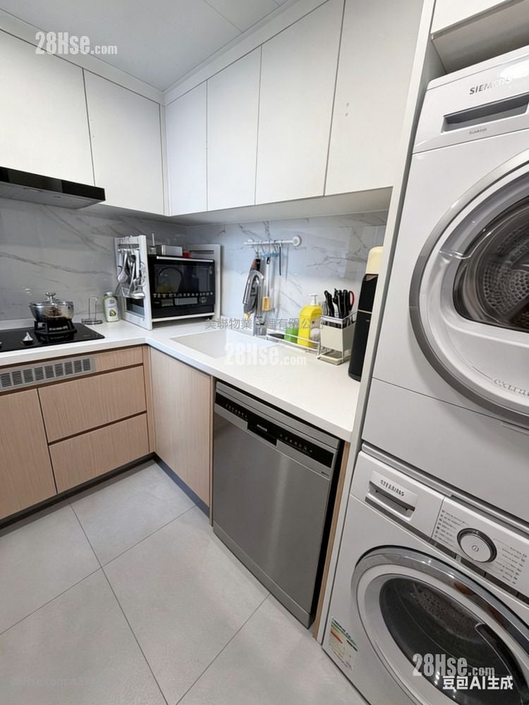 Nan Fung Plaza Sell 3 Bedrooms 608 ft²