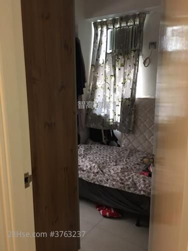 Pearl Court Sell 2 Bedrooms , 1 Bathroom 435 ft²