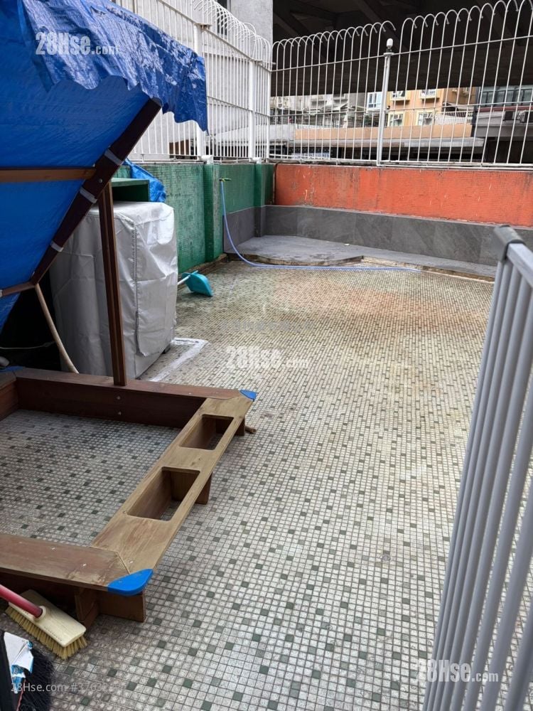 Co-Tack Building Sell 2 Bedrooms , 1 Bathroom 255 ft²