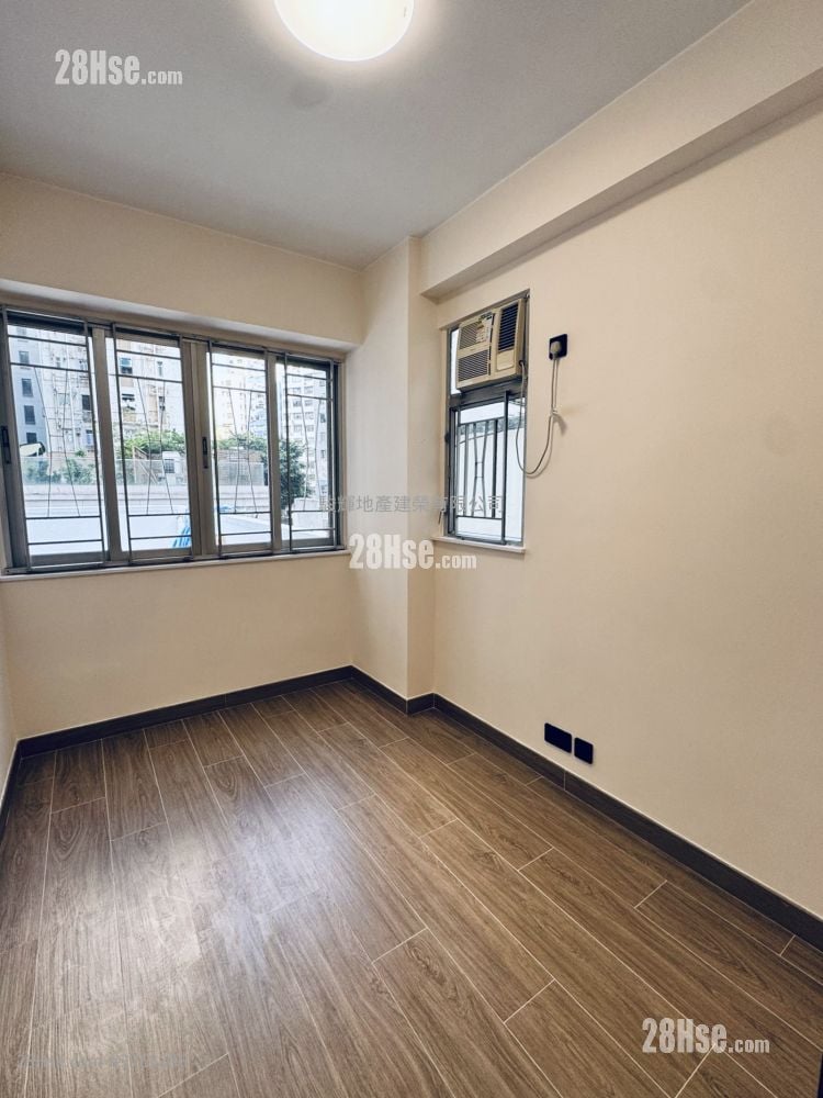 Yen Yee Mansion Sell 2 Bedrooms , 1 Bathroom 381 ft²