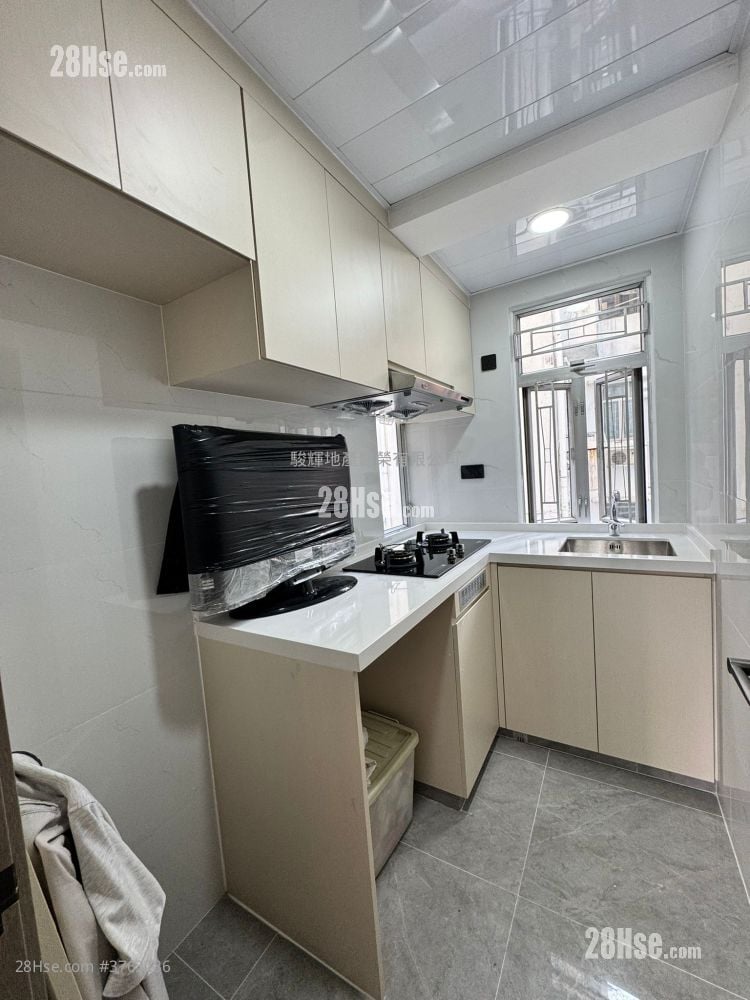 Yen Yee Mansion Sell 2 Bedrooms , 1 Bathroom 381 ft²