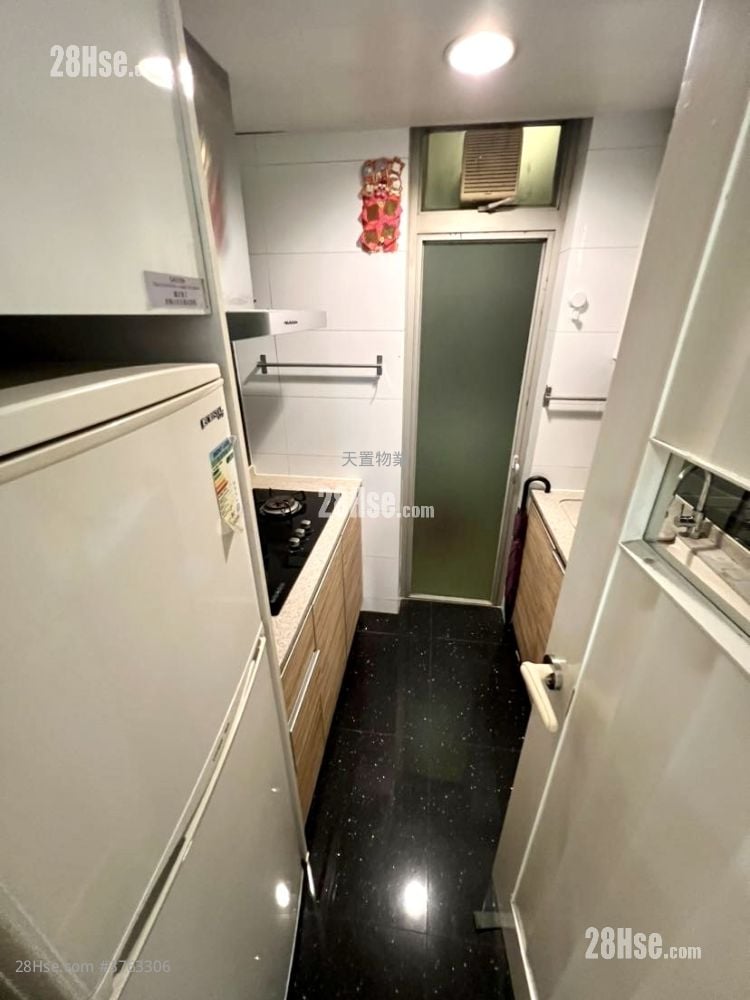 Uptown Sell 2 Bedrooms , 1 Bathroom 527 ft²