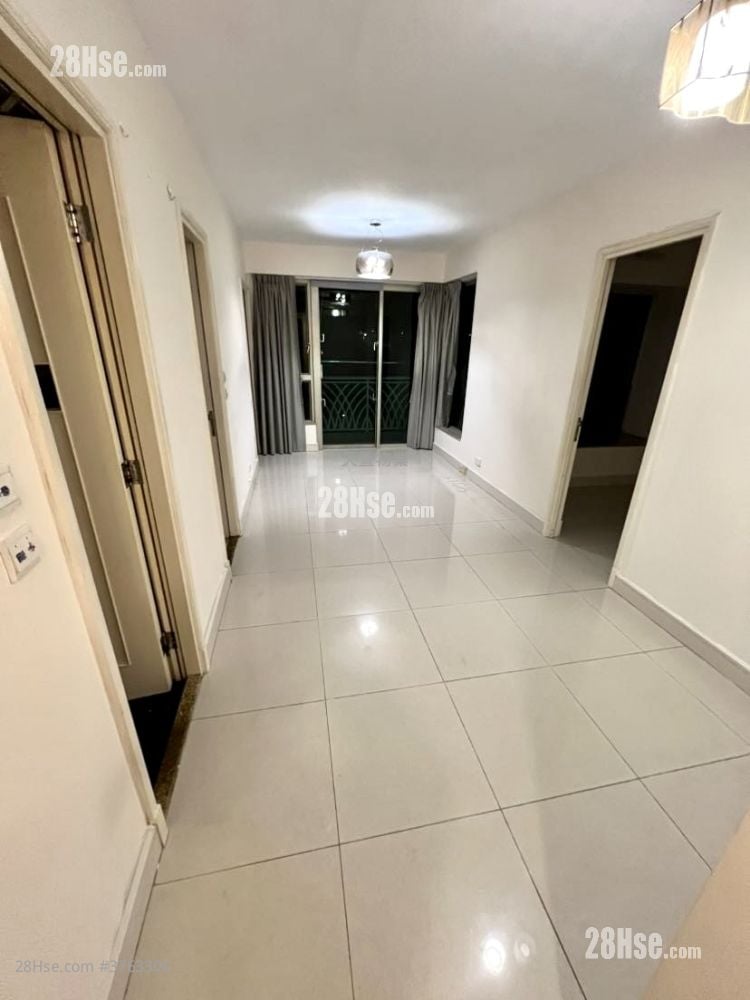 Uptown Sell 2 Bedrooms , 1 Bathroom 527 ft²