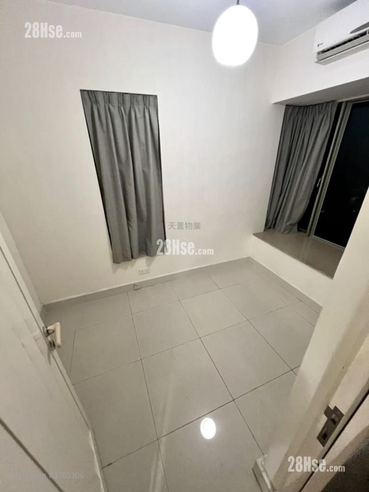 Uptown Sell 2 Bedrooms , 1 Bathroom 527 ft²