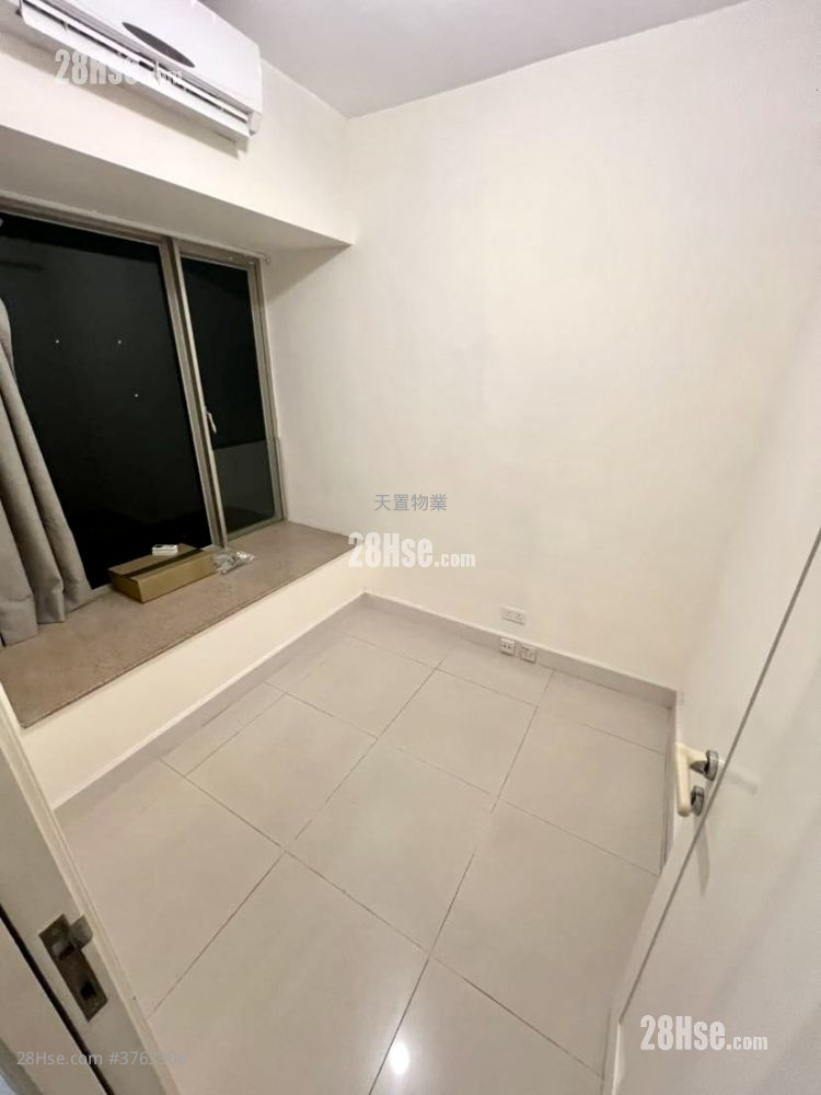 Uptown Sell 2 Bedrooms , 1 Bathroom 527 ft²