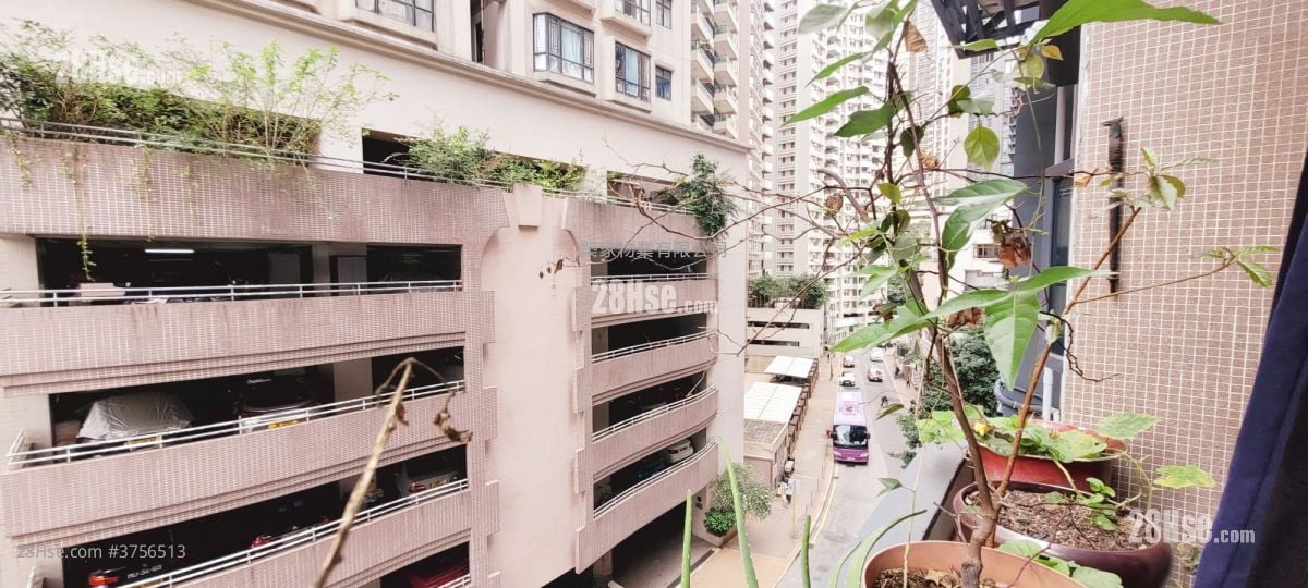 Hillview Sell 3 Bedrooms , 2 Bathrooms 1,350 ft²