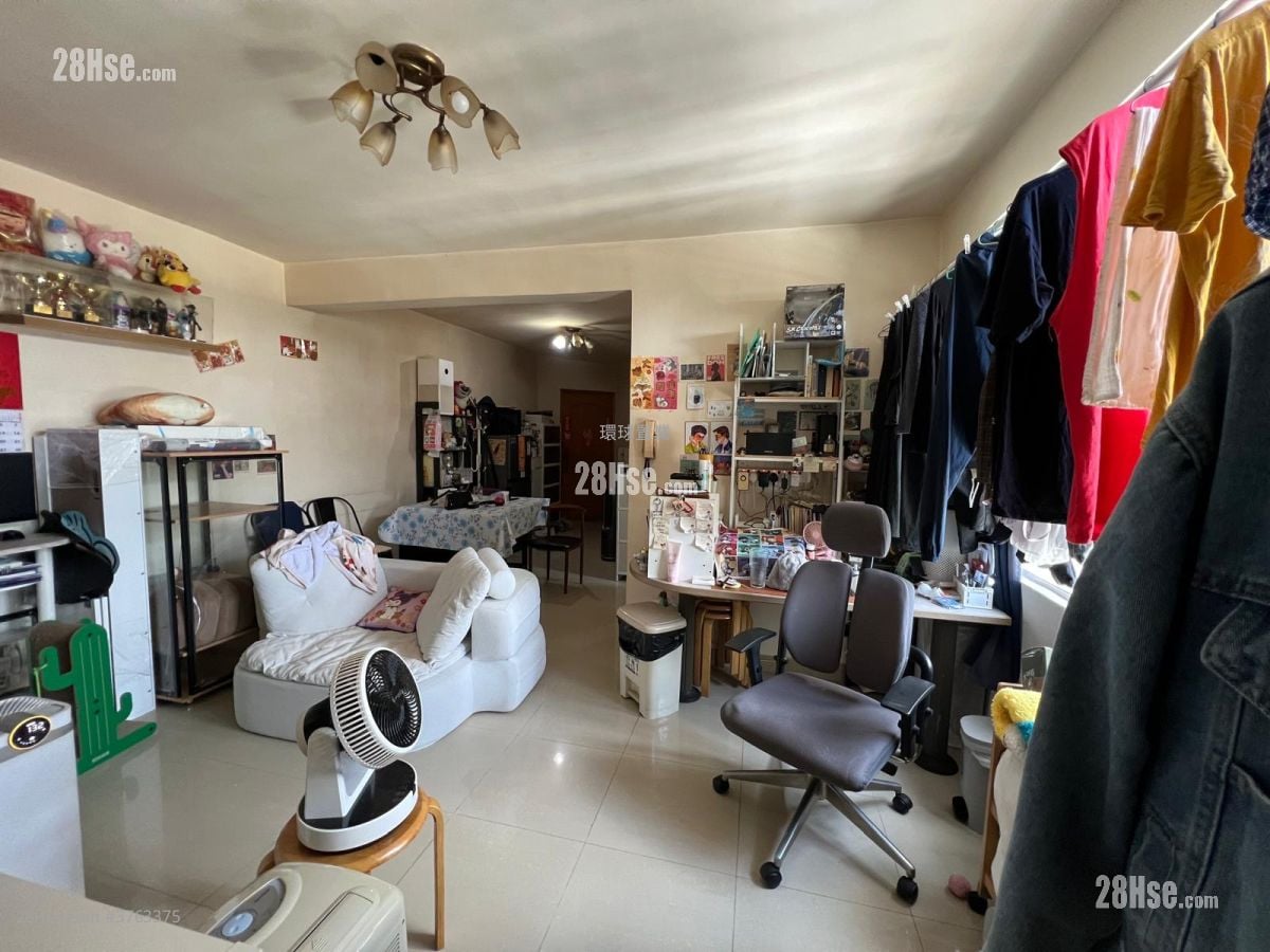 Tsui Lai Garden Sell 3 Bedrooms , 1 Bathroom 590 ft²