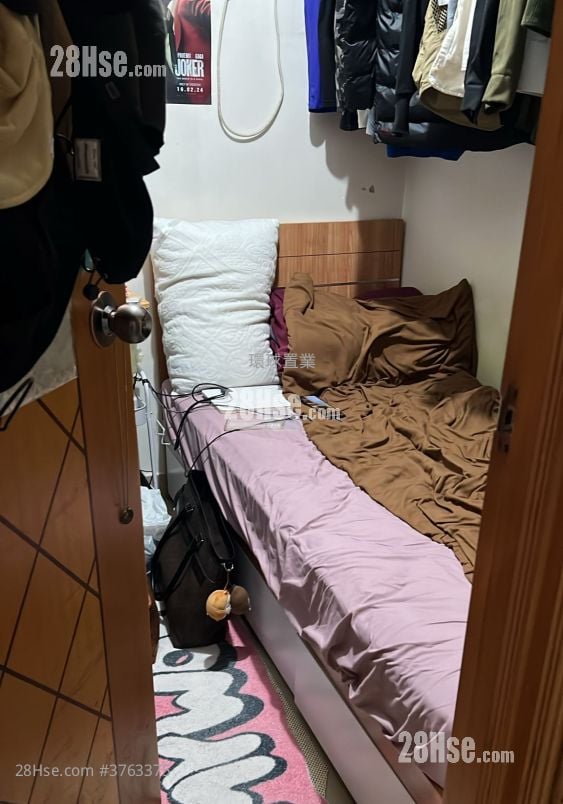 Tsui Lai Garden Sell 3 Bedrooms , 1 Bathroom 590 ft²