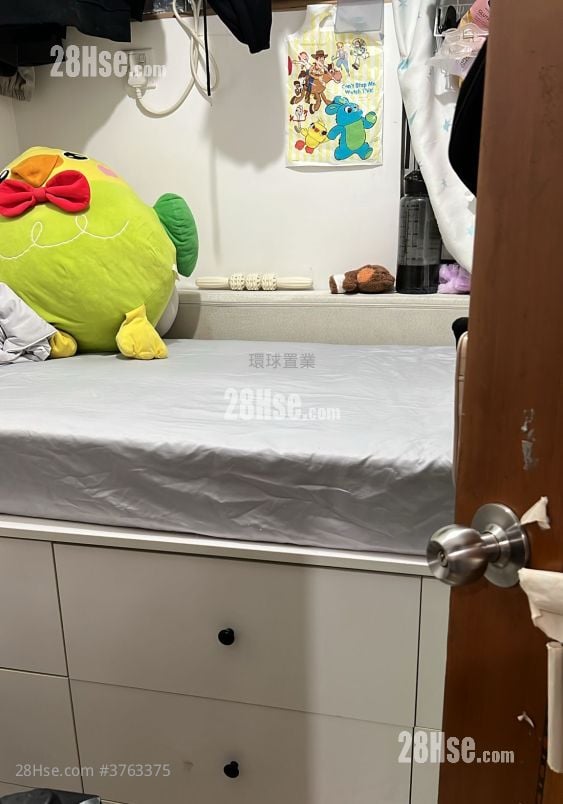 Tsui Lai Garden Sell 3 Bedrooms , 1 Bathroom 590 ft²