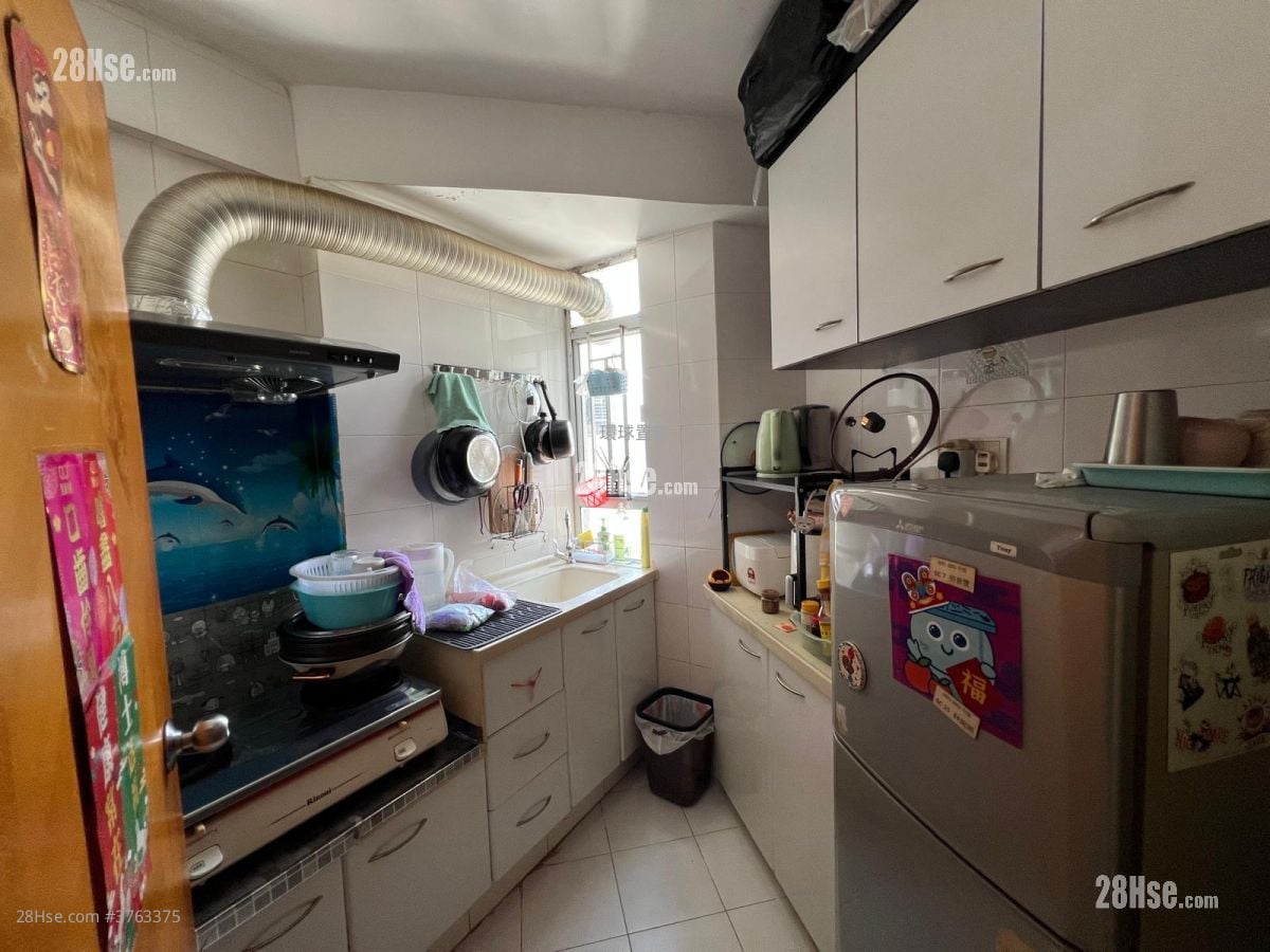 Tsui Lai Garden Sell 3 Bedrooms , 1 Bathroom 590 ft²